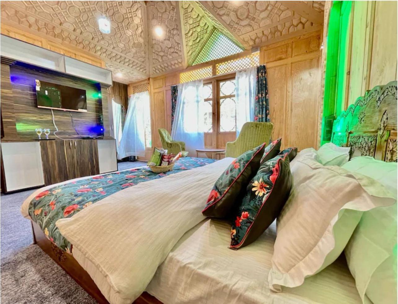 Floating Luxury Group Of Houseboats Hotel Srinagar  Exterior photo