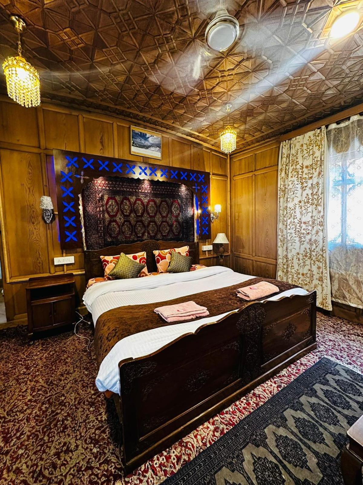 Floating Luxury Group Of Houseboats Hotel Srinagar  Exterior photo