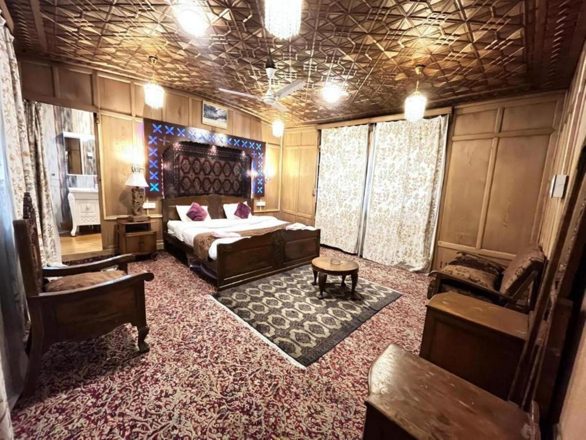 Floating Luxury Group Of Houseboats Hotel Srinagar  Exterior photo