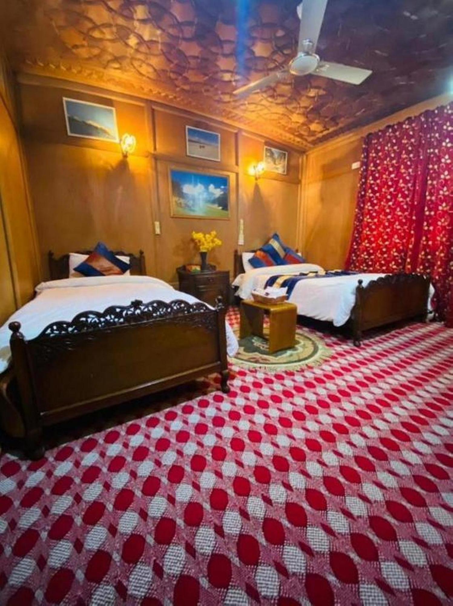 Floating Luxury Group Of Houseboats Hotel Srinagar  Exterior photo