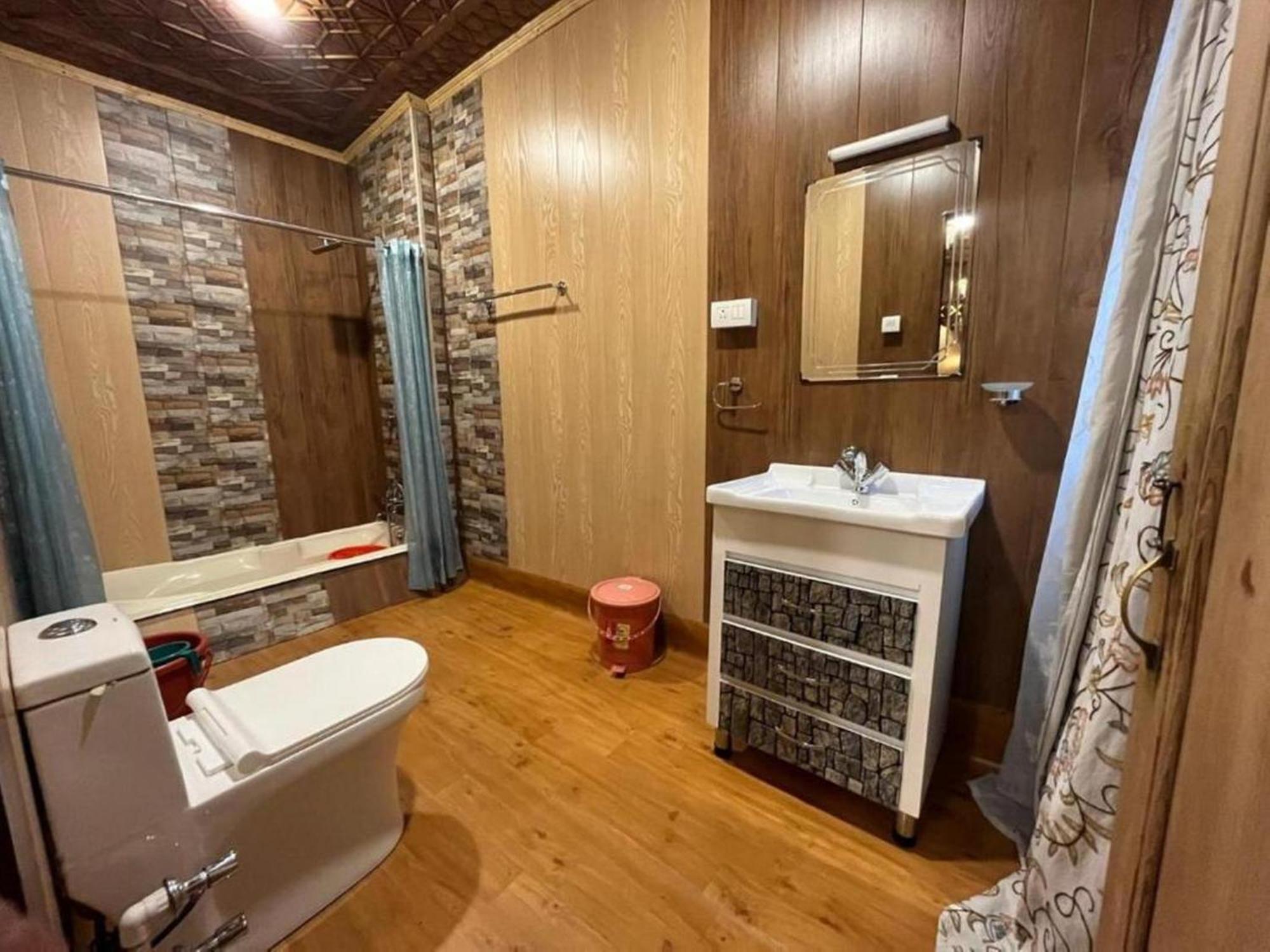Floating Luxury Group Of Houseboats Hotel Srinagar  Exterior photo