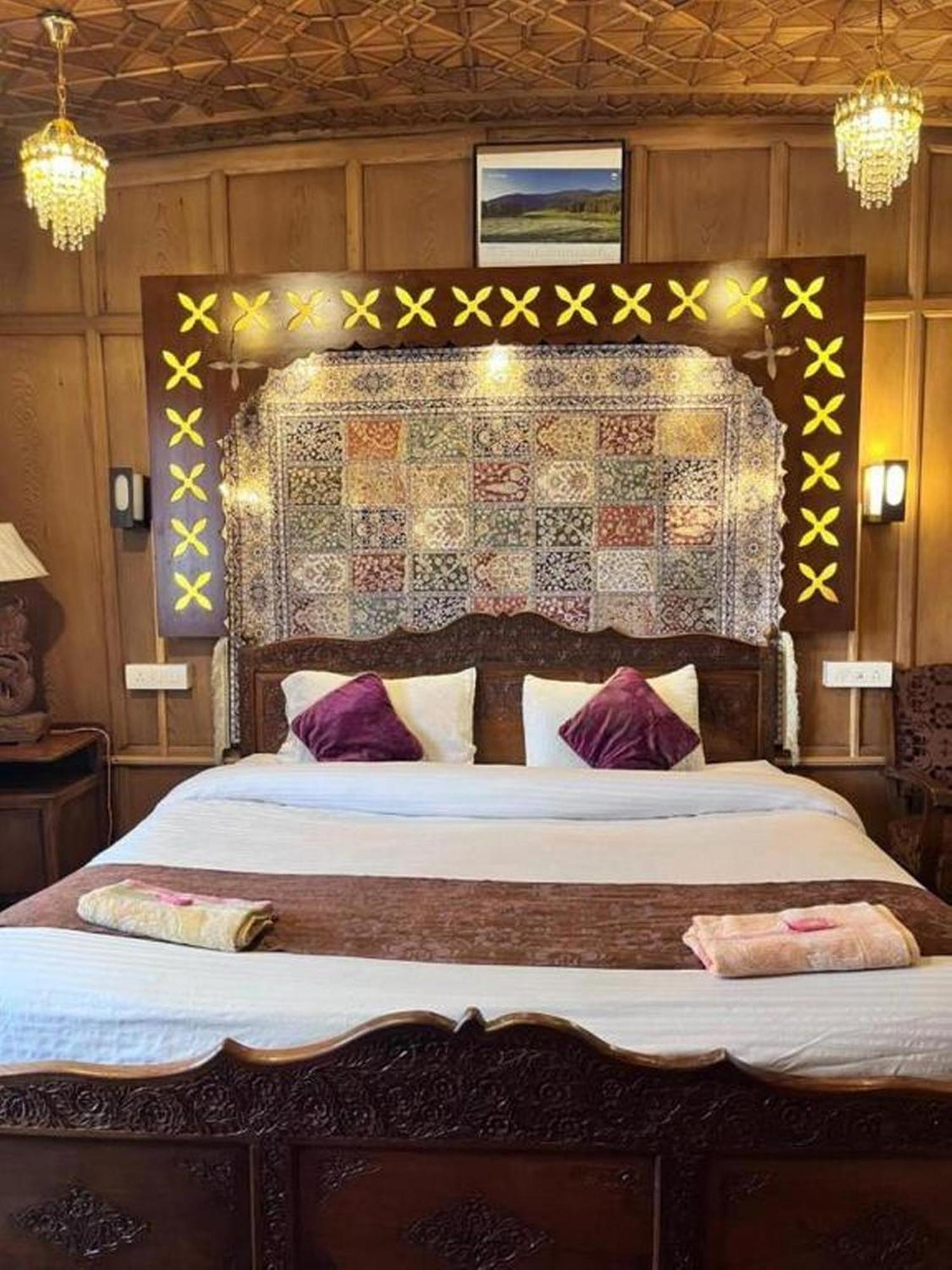 Floating Luxury Group Of Houseboats Hotel Srinagar  Exterior photo