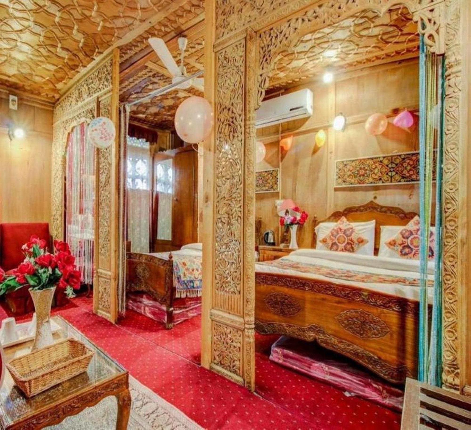 Floating Luxury Group Of Houseboats Hotel Srinagar  Exterior photo
