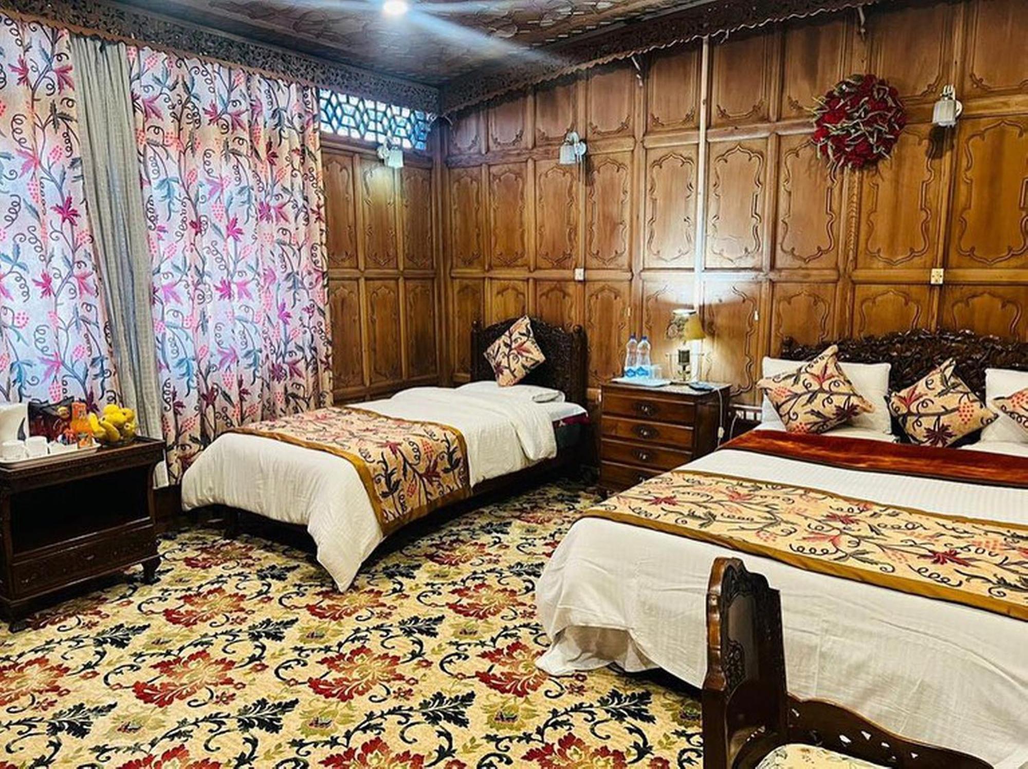Floating Luxury Group Of Houseboats Hotel Srinagar  Exterior photo