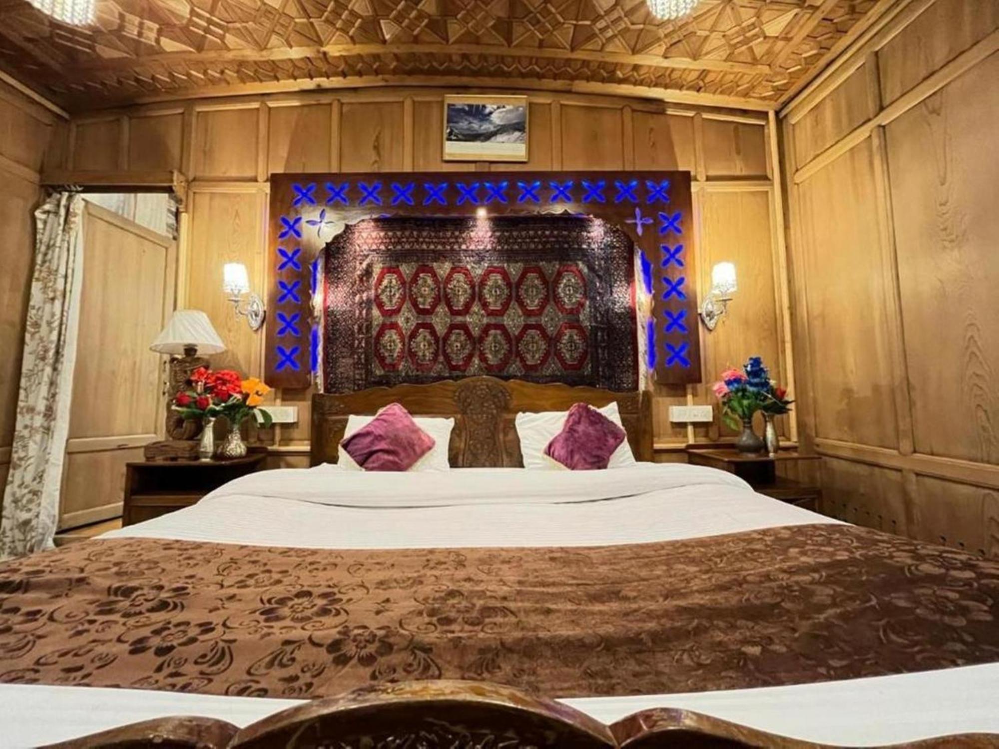 Floating Luxury Group Of Houseboats Hotel Srinagar  Exterior photo