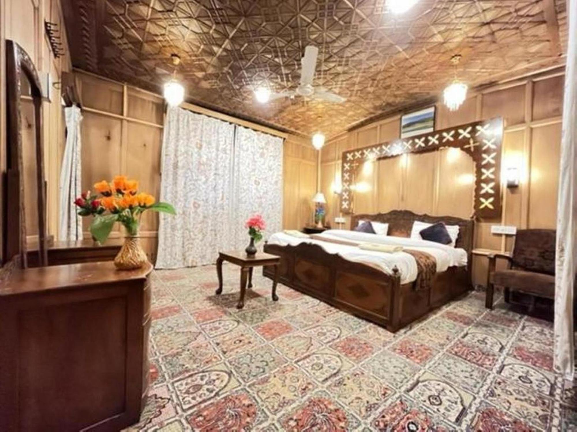 Floating Luxury Group Of Houseboats Hotel Srinagar  Exterior photo
