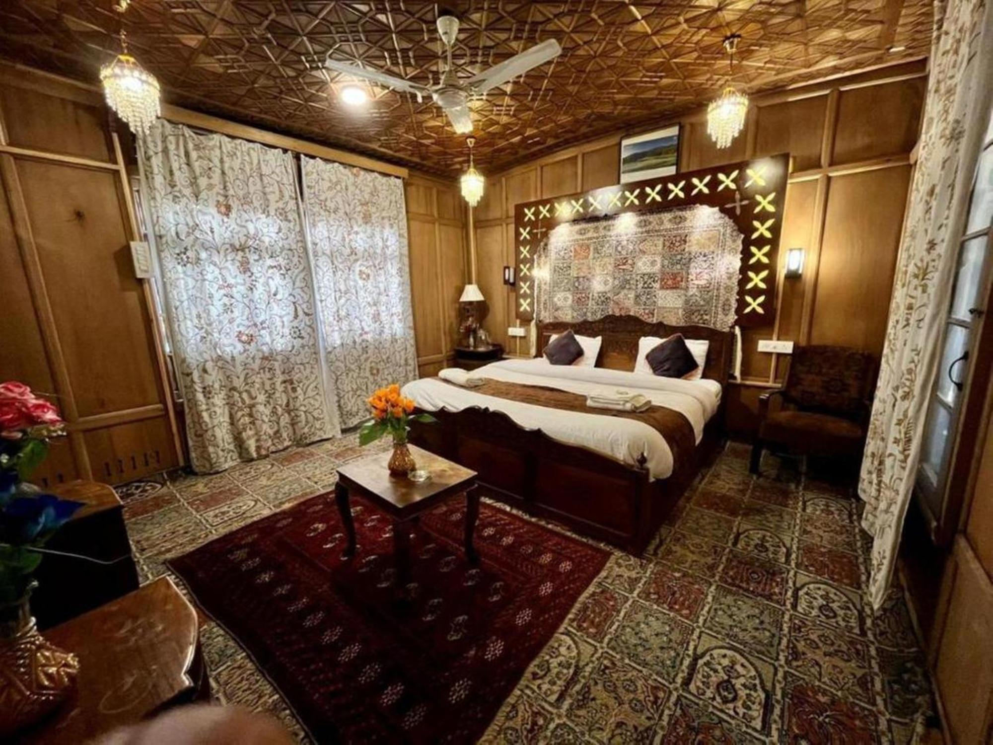Floating Luxury Group Of Houseboats Hotel Srinagar  Exterior photo