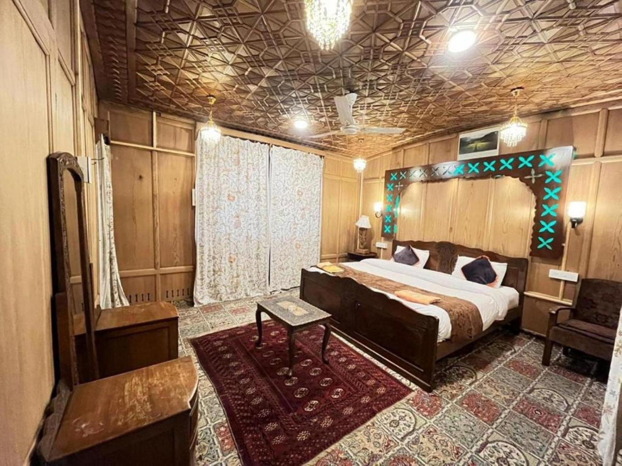 Floating Luxury Group Of Houseboats Hotel Srinagar  Exterior photo