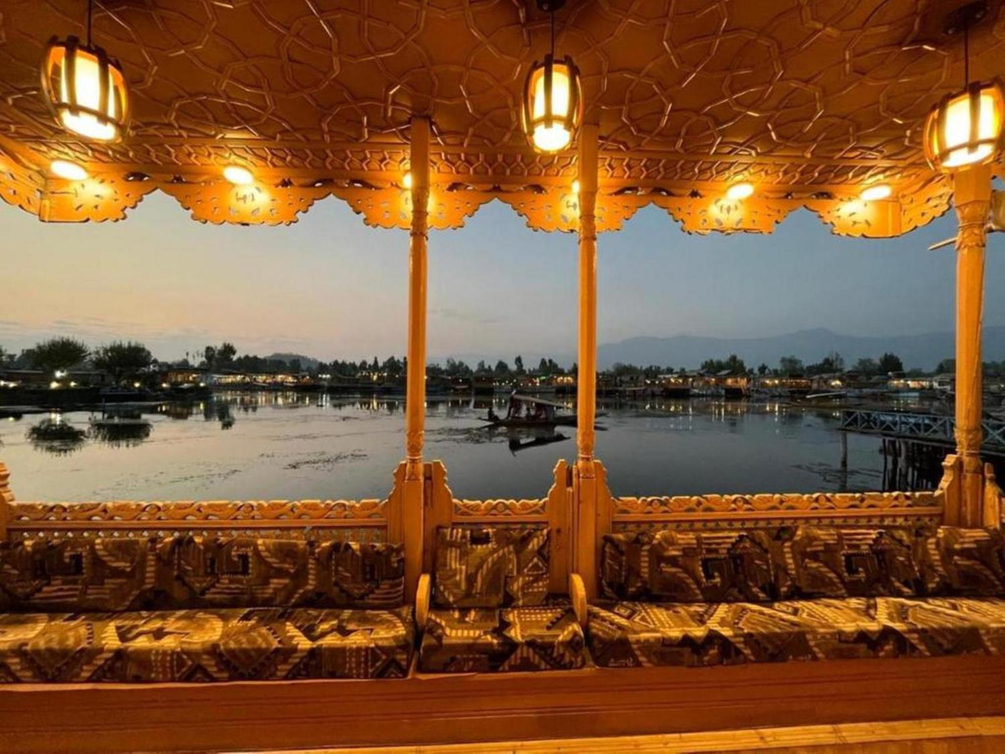 Floating Luxury Group Of Houseboats Hotel Srinagar  Exterior photo