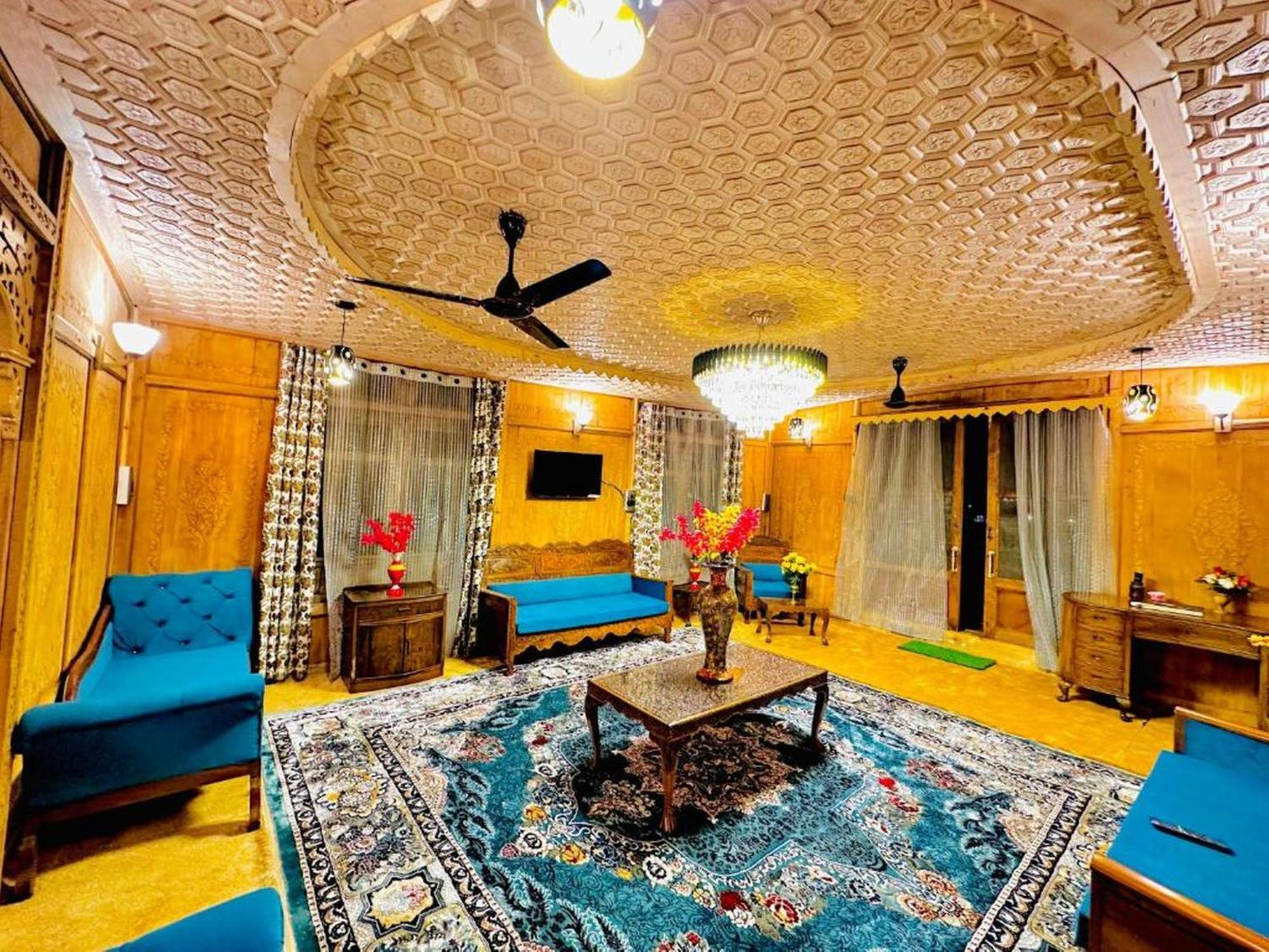 Floating Luxury Group Of Houseboats Hotel Srinagar  Exterior photo