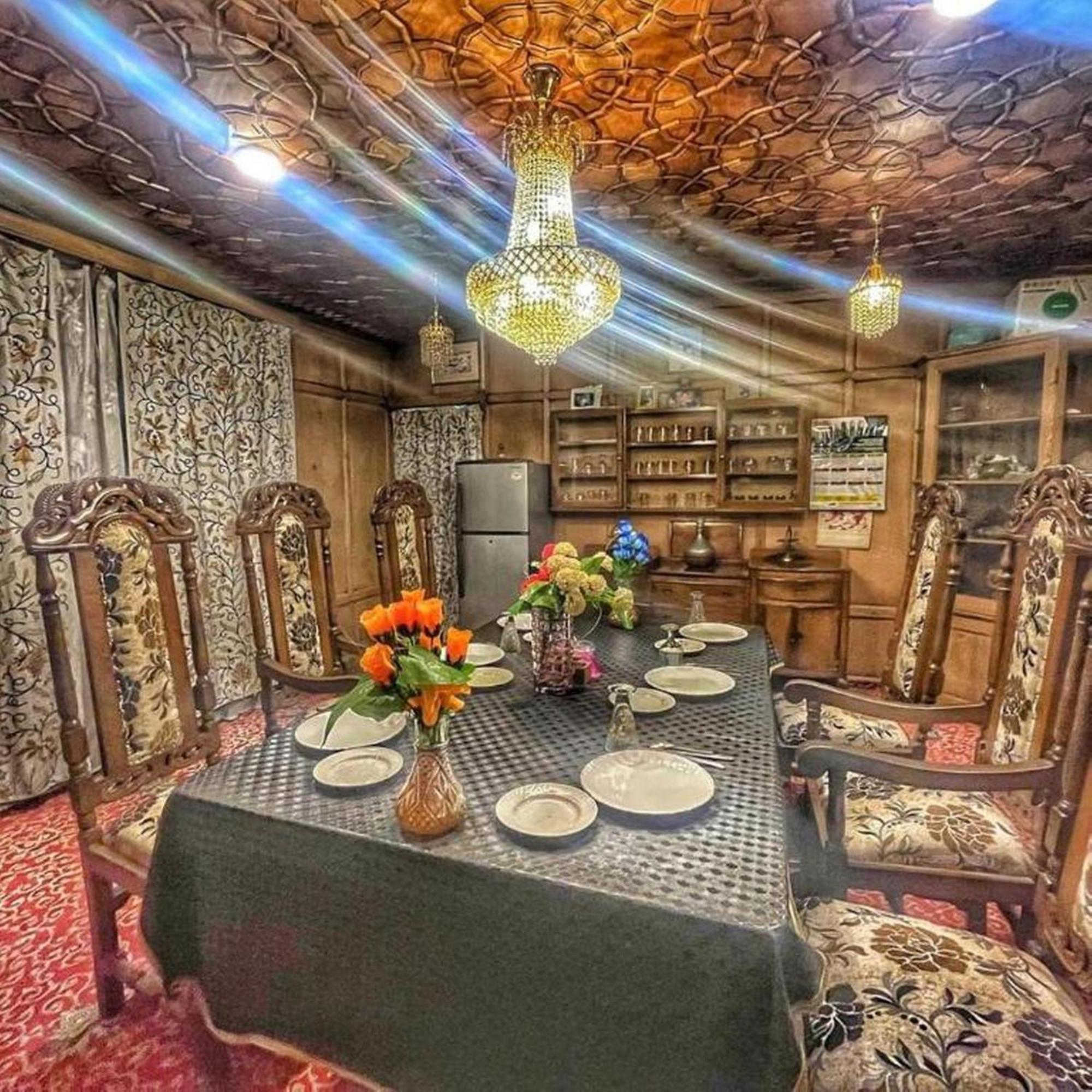 Floating Luxury Group Of Houseboats Hotel Srinagar  Exterior photo